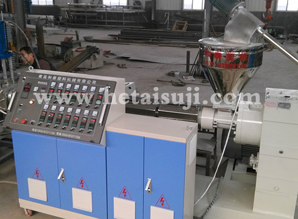 Charged cabinet of single screw machine