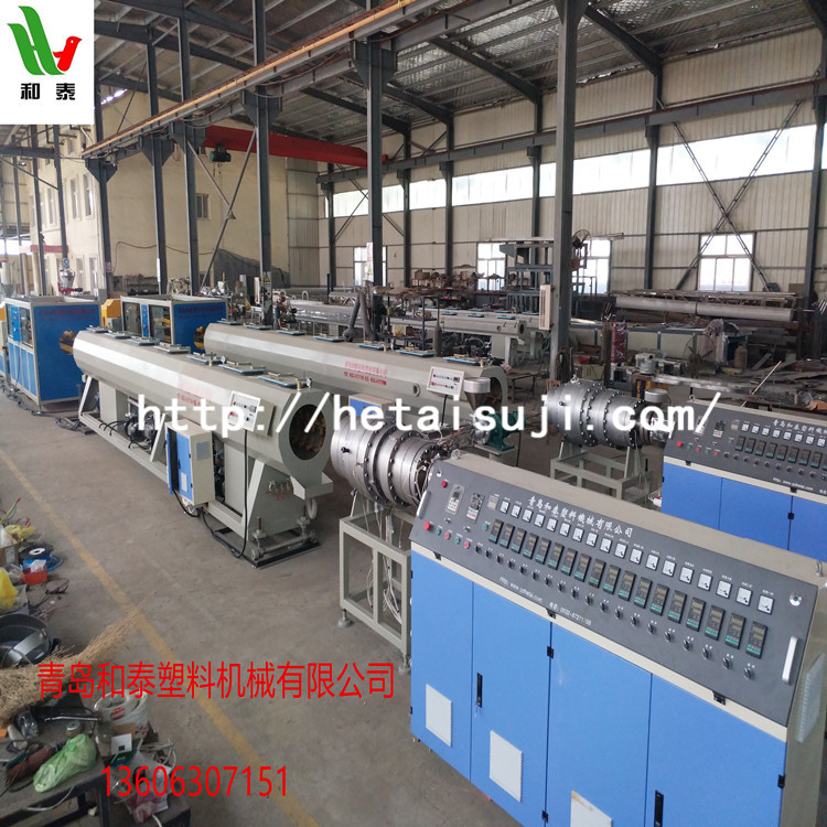 PE pipe auxiliary machine and pipe mould